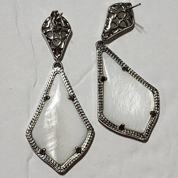 Kendra Scott Alexis mother of pearl clear with silver post dangle drop earrings - Picture 8 of 9